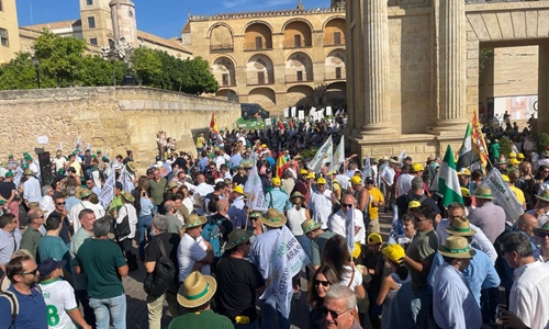 Ms de 6.000 agricultores y ganaderos claman en Crdoba el cese de los...