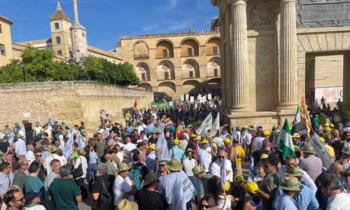 Ms de 6.000 agricultores y ganaderos claman en Crdoba el cese de los...
