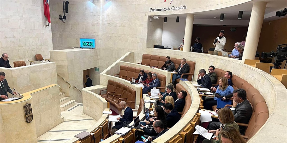 El Parlamento cntabro reprueba al consejero de Ganadera, Pablo...