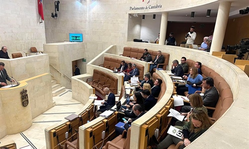 El Parlamento cntabro reprueba al consejero de Ganadera, Pablo...