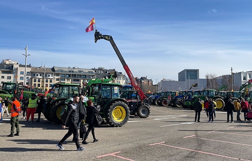 Las movilizaciones de agricultores y ganaderos mantienen cortadas...