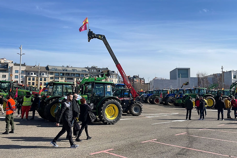 Las movilizaciones de agricultores y ganaderos mantienen cortadas...