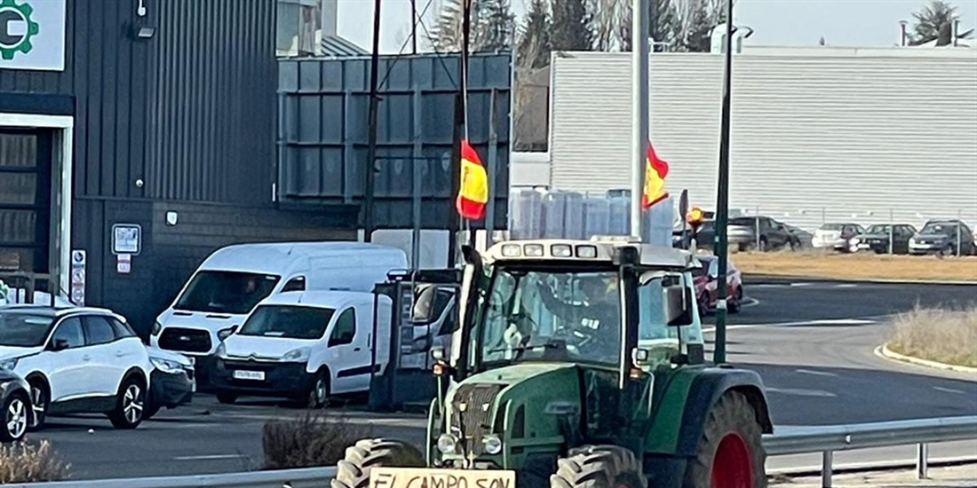 El campo cumple una semana de protesta con tractoradas en toda Espaa y...