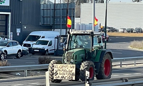 El campo cumple una semana de protesta con tractoradas en toda Espaa y...