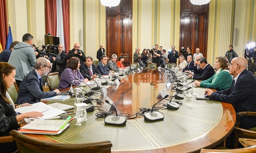 El Gobierno de Espaa presenta 18 medidas en su reunin con las...