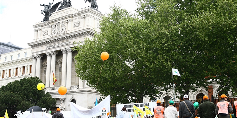 Madrid vive una masiva tractorada en un nuevo da de protestas por gran parte de Espaa