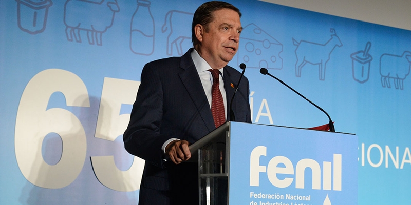 Luis Planas alaba la capacidad del lcteo para reestructurarse y adaptarse a los nuevos retos