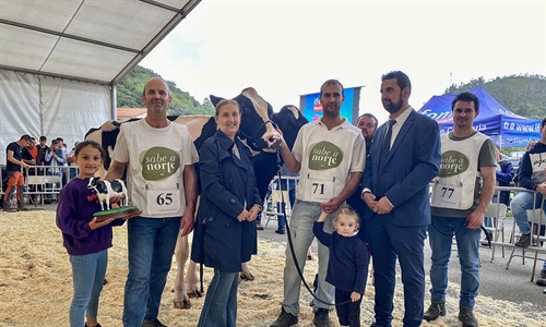 Cudaa App Haniko Et (Granja Cudaa), Vaca Gran Campeona del Concurso...
