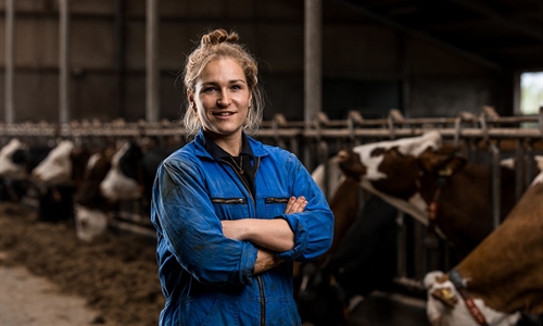 Iris van den Berg: "En caso de duda, la vaca va al potro lo antes posible"