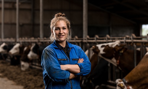Iris van den Berg: "En caso de duda, la vaca va al potro lo antes posible"
