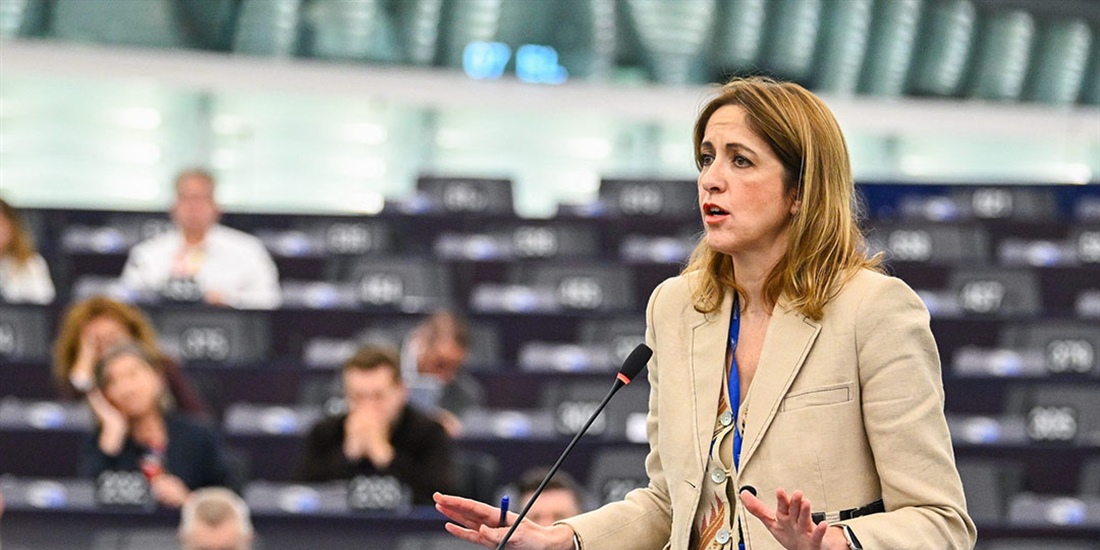 La eurodiputada Cristina Maestre (PSOE) pide una vacunacin masiva,...