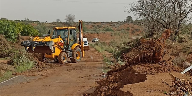 Los trabajadores del campo se movilizan para ayudar: de rescatar personas a limpiar calles