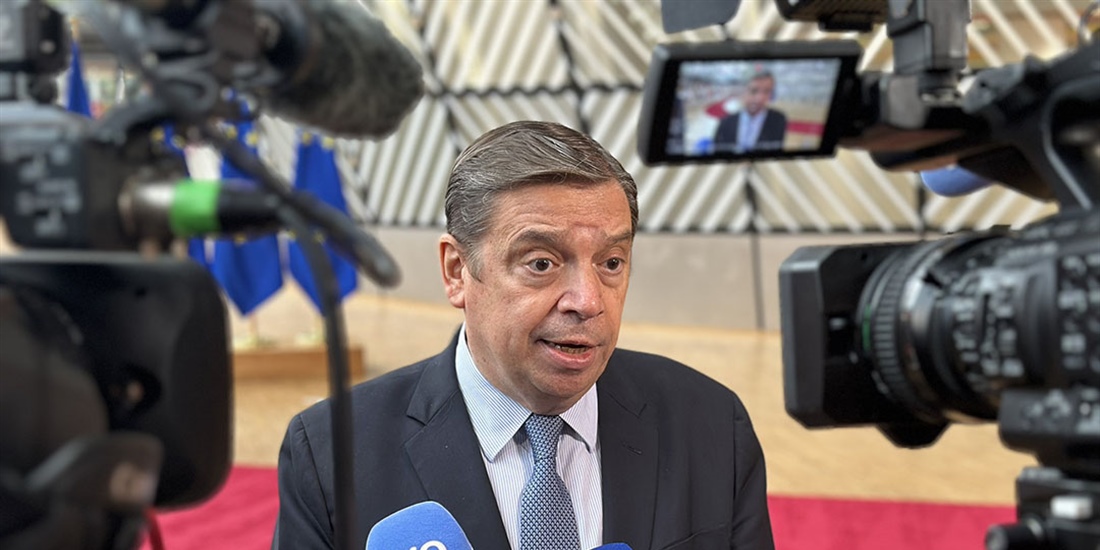 Luis Planas espera que la negociacin entre la UE y EEUU evite la...