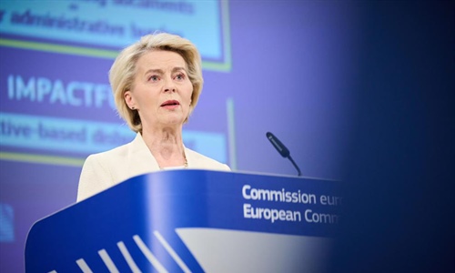 Bruselas propone recortes y fusionar los dos pilares en la PAC a partir...