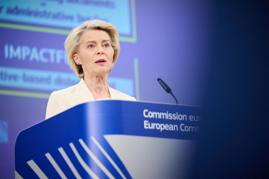 Bruselas propone recortes y fusionar los dos pilares en la PAC a partir...