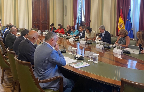 Luis Planas y las organizaciones agrarias rechazan el recorte de fondos...