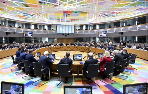 La mayora de la Eurocmara critica el plan presupuestario de Bruselas...