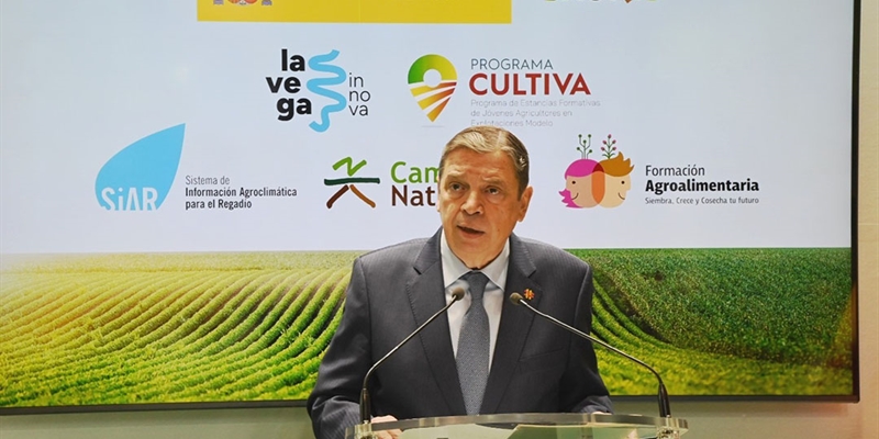 Luis Planas anuncia el pago de 27,8 millones de euros a 9.000 agricultores y ganaderos afectados por los grandes incendios del verano