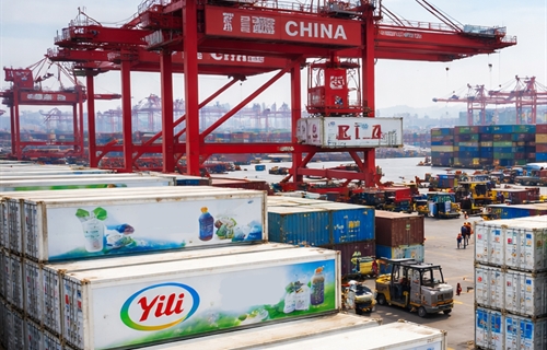 China impone aranceles provisionales a algunos l�cteos de la UE