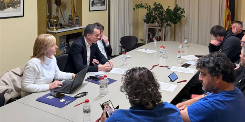 Agricultores y ganaderos aceptan la propuesta del Govern y levantar�n el corte en el Port de Tarragona