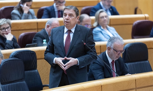 El ministro Luis Planas pide tranquilidad a los ganaderos de vacuno de...