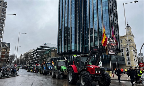 Unos 2.500 agricultores y 367 tractores protestan en Madrid por...