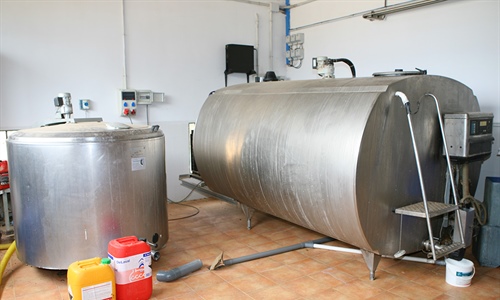 La patronal l�ctea asegura que es "ajena" a la negociaci�n de contratos...