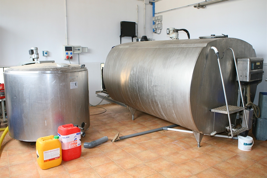 La patronal l�ctea asegura que es "ajena" a la negociaci�n de contratos...