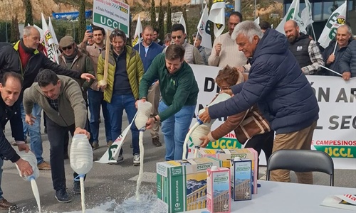 Uni�n de Uniones denuncia la presi�n de la industria l�ctea e insta a...