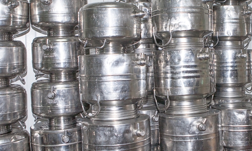 El sector l�cteo de Cantabria se moviliza por la bajada del precio de...