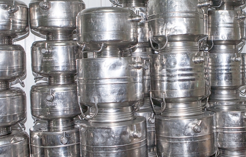 El sector l�cteo de Cantabria se moviliza por la bajada del precio de...