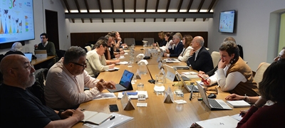 El sector l�cteo se enroca por los contratos mientras el Gobierno pide prudencia y advierte del efecto de la inflaci�n