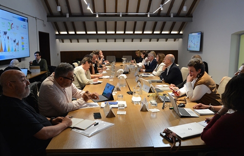 El sector l�cteo se enroca por los contratos mientras el Gobierno pide...