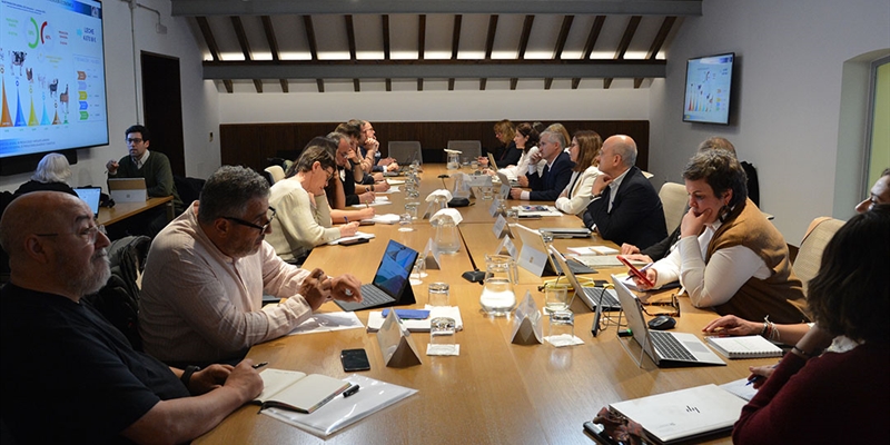 El sector l�cteo se enroca por los contratos mientras el Gobierno pide prudencia y advierte del efecto de la inflaci�n