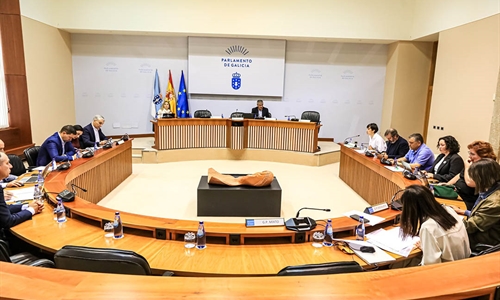 El Parlamento de Galicia crear� una comisi�n sobre el sector l�cteo...