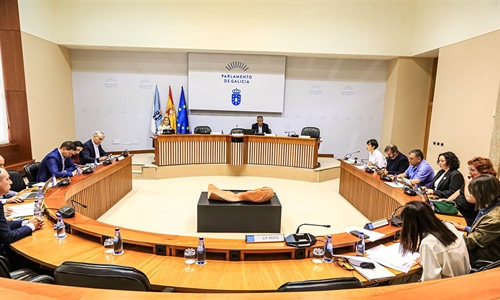 El Parlamento de Galicia crear� una comisi�n sobre el sector l�cteo...