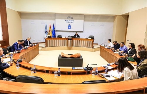 El Parlamento de Galicia crear� una comisi�n sobre el sector l�cteo...