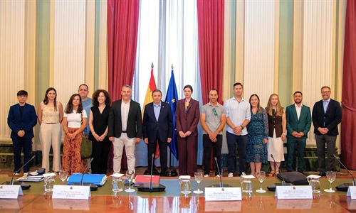 Luis Planas expone a j�venes cooperativistas las medidas del Gobierno...