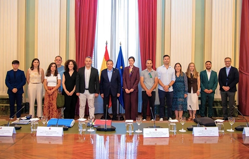 Luis Planas expone a j�venes cooperativistas las medidas del Gobierno...