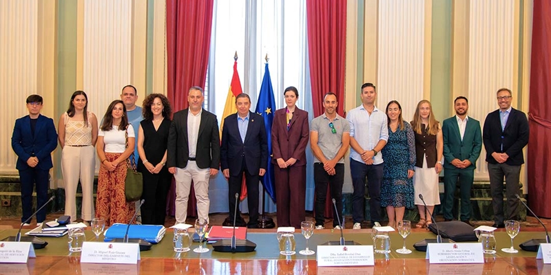 Luis Planas expone a j�venes cooperativistas las medidas del Gobierno para impulsar el relevo generacional