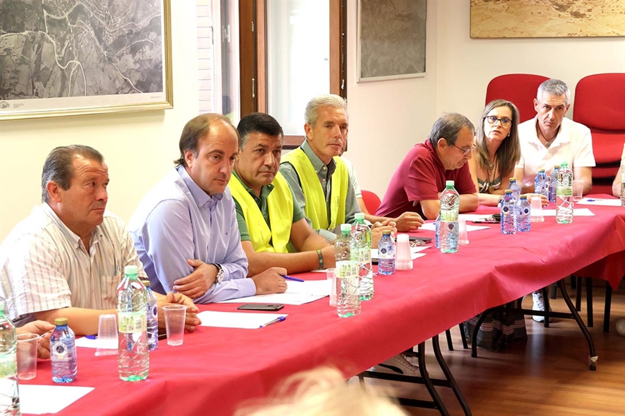 Castilla y Le�n anuncia ayudas a la ganader�a y env�a alimento y agua...