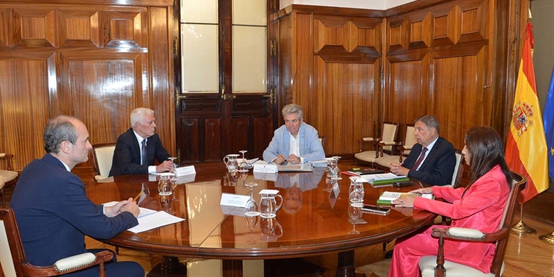 Luis Planas analiza con Agroseguro los da�os causados en el sector agrario por las adversidades clim�ticas y por los incendios
