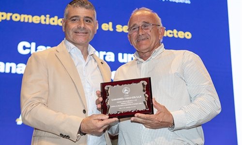 CONAFE entrega las placas de reconocimiento a las ganader�as de vacuno...