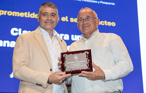 CONAFE entrega las placas de reconocimiento a las ganader�as de vacuno...