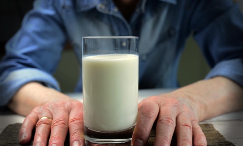 Uni�n de Uniones alerta de bajadas de precio en la leche y anuncia una...