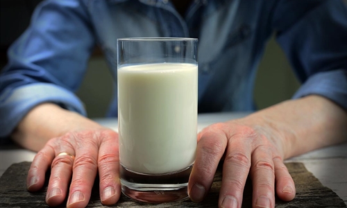 Uni�n de Uniones alerta de bajadas de precio en la leche y anuncia una...