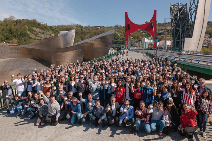 Gran xito de la Jornada de Fomento del Consumo de Leche del sector lcteo vasco en Bilbao