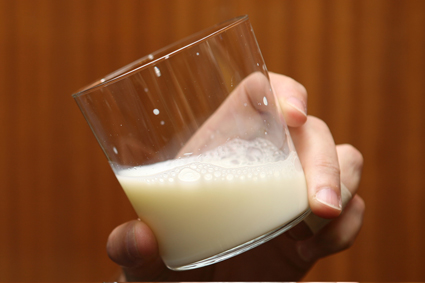 El consumo de lcteos y leche baja en grasa ayudan a prevenir el riesgo de cncer de colon